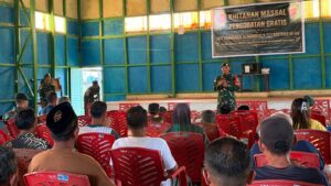 mbminvestigasi.com | Peringati HUT Ke-64, Satgas Pamtas RI-Malaysia Yonarmed 13/Nanggala Gandeng Puskesmas Badau Gelar Khitanan Massal dan Pengobatan Gratis di Desa Pulau Majang.