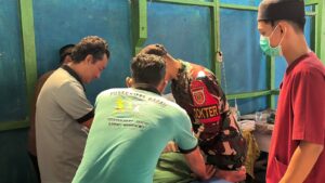 mbminvestigasi.com | Peringati HUT Ke-64, Satgas Pamtas RI-Malaysia Yonarmed 13/Nanggala Gandeng Puskesmas Badau Gelar Khitanan Massal dan Pengobatan Gratis di Desa Pulau Majang.