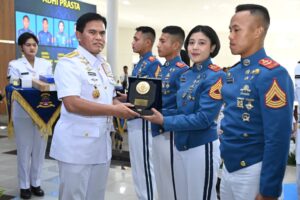 mbminvestigasi.com | Kasal Serahkan Ijazah dan Bekali Capaja AAL, Teguhkan Karakter Pemimpin Jalasena Masa Depan
