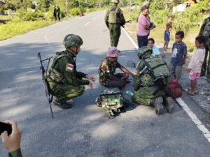 mbminvestigasi.com | Wujudkan Kemanunggalan TNI-Rakyat, Satgas Yonif 645/GTY Gelar Pelayanan Kesehatan di Distrik Benawa