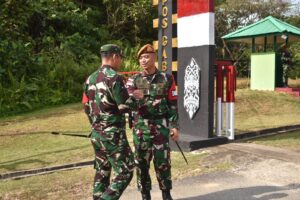 mbminvestigasi.com | Satgas Pamtas RI-Malaysia Yonarmed 19/Bogani Terima Kunjungan Kerja Danrem 121/ABW, Tingkatkan Moril Prajurit di Perbatasan