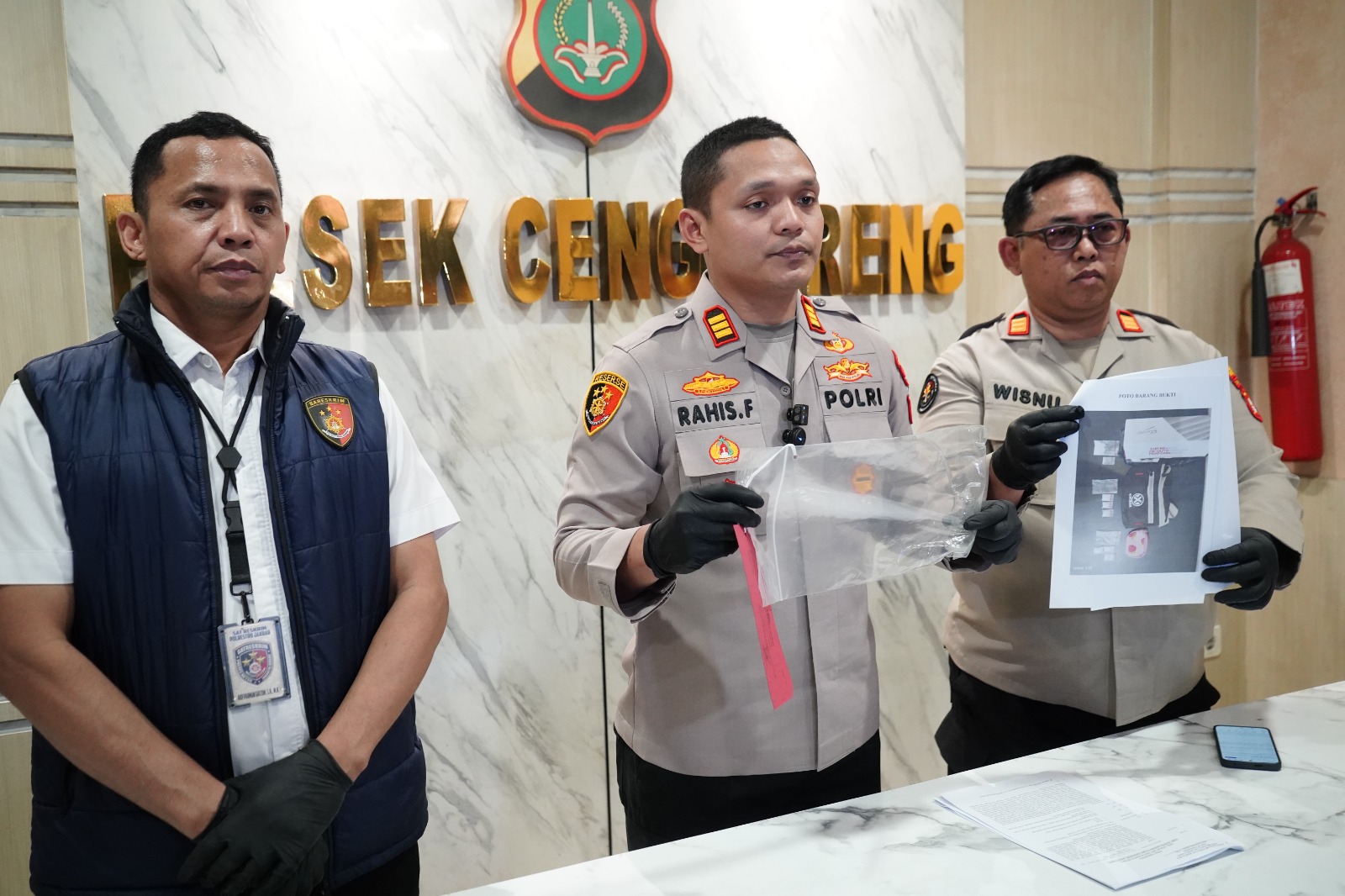 mbminvestigasi.com | Polsek Cengkareng Bekuk Pengedar Sabu, Barang Bukti Nyaris 10 Gram Diamankan