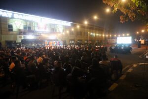 mbminvestigasi.com | Kebersamaan Prajurit Guntur Geni dan Warga Kota Magelang Warnai Nobar Semifinal Piala Dunia 2026