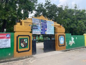 mbminvestigasi.com | Diduga Revitalisasi SMPN 1 Tanjung Bintang Gunakan Baja Ringan Lama pada Dua Gedung, Kepala Sekolah Sebut Hanya Tambal Sulam