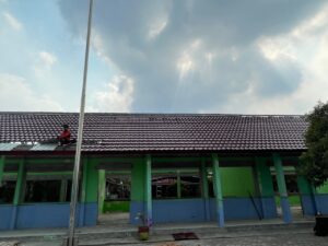 mbminvestigasi.com | Diduga Revitalisasi SMPN 1 Tanjung Bintang Gunakan Baja Ringan Lama pada Dua Gedung, Kepala Sekolah Sebut Hanya Tambal Sulam