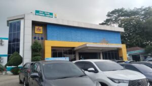 mbminvestigasi.com | Humas PLN Lampung: Pemasangan Kabel Serat OPTIK/WIFI di Tiang Listrik Tanpa Izin Ilegal, Berbahaya dan Terancam Sanksi Berat