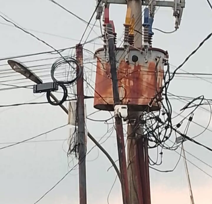 mbminvestigasi.com | Humas PLN Lampung: Pemasangan Kabel Serat OPTIK/WIFI di Tiang Listrik Tanpa Izin Ilegal, Berbahaya dan Terancam Sanksi Berat