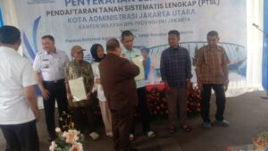 mbminvestigasi.com | Penyerahan Sertipikat PTSL: DPRD Minta Warga Lebih Antusias, Perjuangkan Anggaran hingga Tingkat Pusat