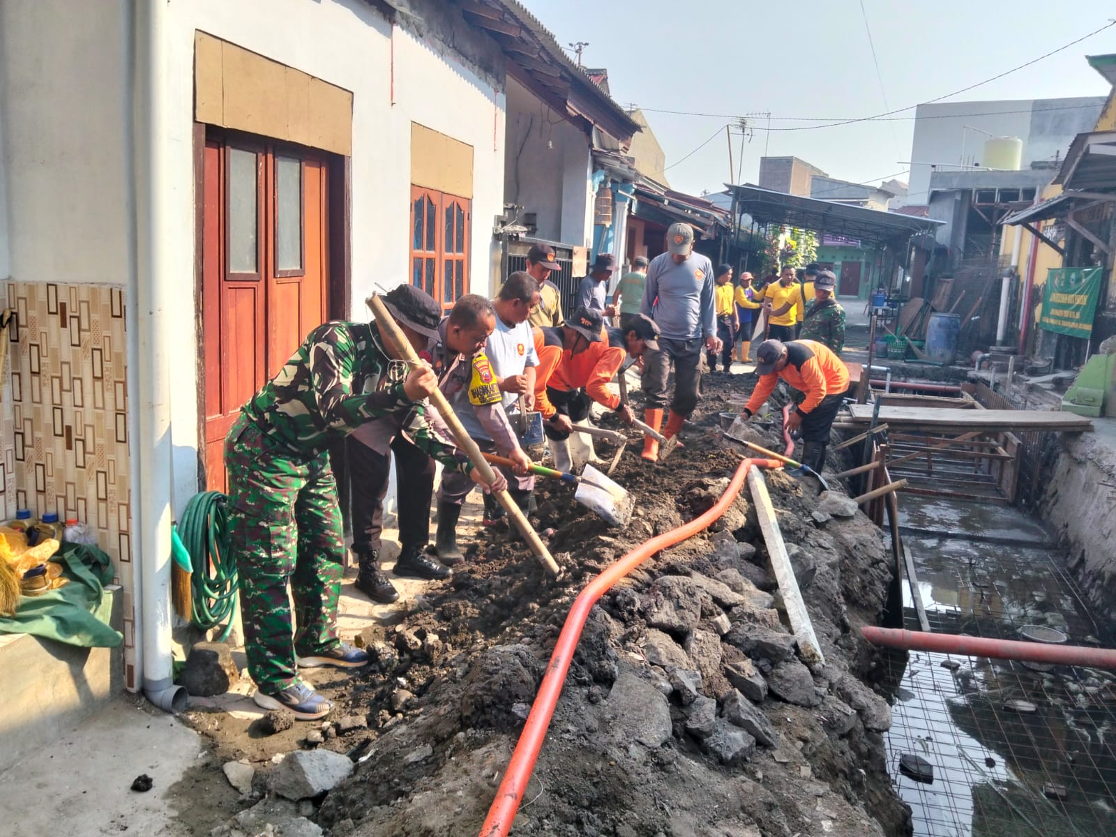 mbminvestigasi.com | Hari Ini Sasaran TMMD Sengkuyung Tahap III TA. 2026 Kodim 0735 Surakarta Kerjakan Pasang Warmest dan Begesteng