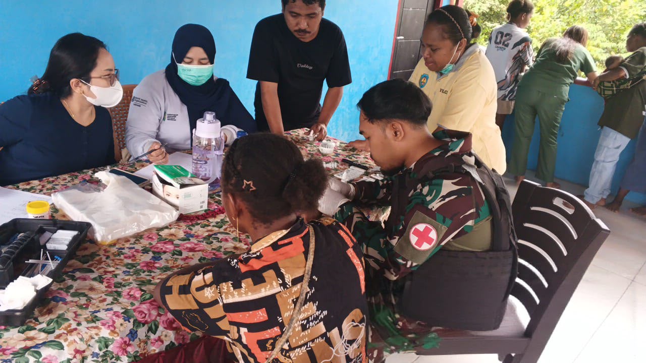 mbminvestigasi.com | Satgas Pamtas Kewilayahan RI-PNG Yonif 410/Alg Peduli Kesehatan Dipelosok Timur Indonesia