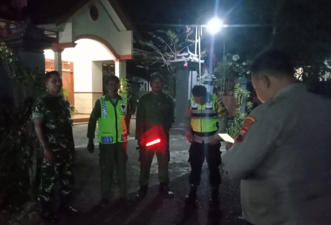 mbminvestigasi.com | Patroli Malam, Babinsa dan Aparat keamanan Bersatu Ciptakan Lingkungan Aman dan Nyaman