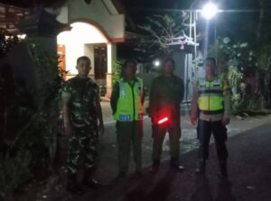 mbminvestigasi.com | Patroli Malam, Babinsa dan Aparat keamanan Bersatu Ciptakan Lingkungan Aman dan Nyaman