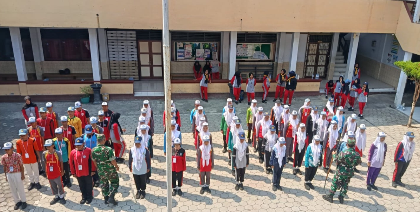 mbminvestigasi.com | Masa MPLS, Puluhan Siswa SMK Pancasila 5 Wonogiri Dilatih Tentara