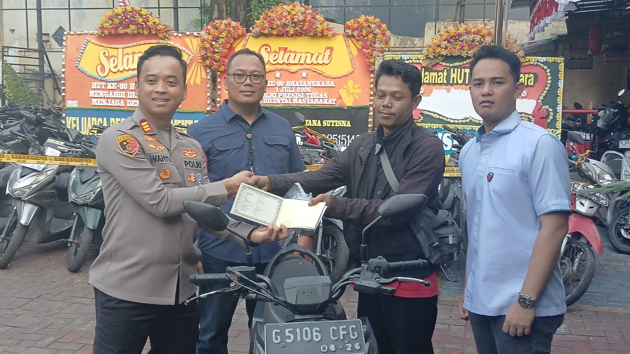 mbminvestigasi.com | Polsek Tambora Kembalikan Motor Hasil Penyelundupan Kepada Korbannya