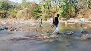 mbminvestigasi.com | Aksi Nyata Kodim 0724/Boyolali Selamatkan Sungai Serang dari Tumpukan Sampah Demi Cegah Banjir
