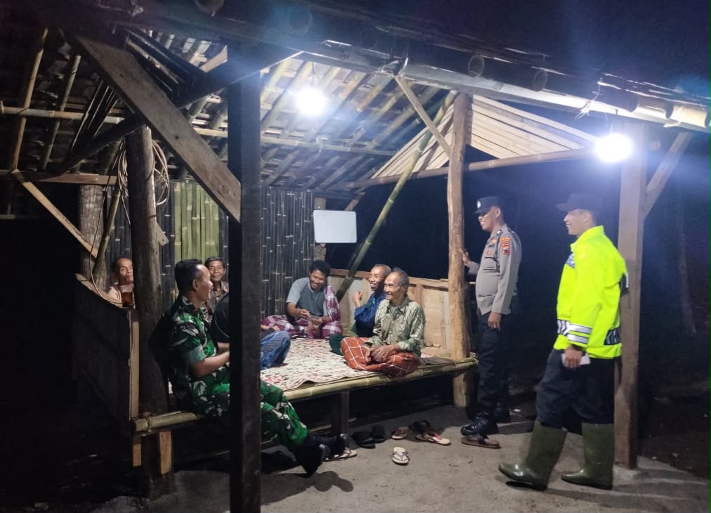 mbminvestigasi.com | Patroli Malam TNI-Polri di Jatisrono, Wujudkan Wilayah Aman dan Nyaman