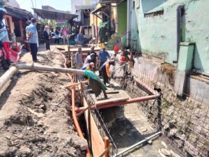 mbminvestigasi.com | Satgas TMMD Sengkuyung Tak Kenal Hari Libur, Bersama Masyarakat dan Ormas Terus Genjot Kerjakan Pengecoran