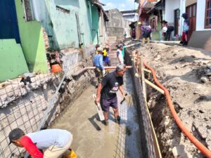 mbminvestigasi.com | Satgas TMMD Sengkuyung Tak Kenal Hari Libur, Bersama Masyarakat dan Ormas Terus Genjot Kerjakan Pengecoran