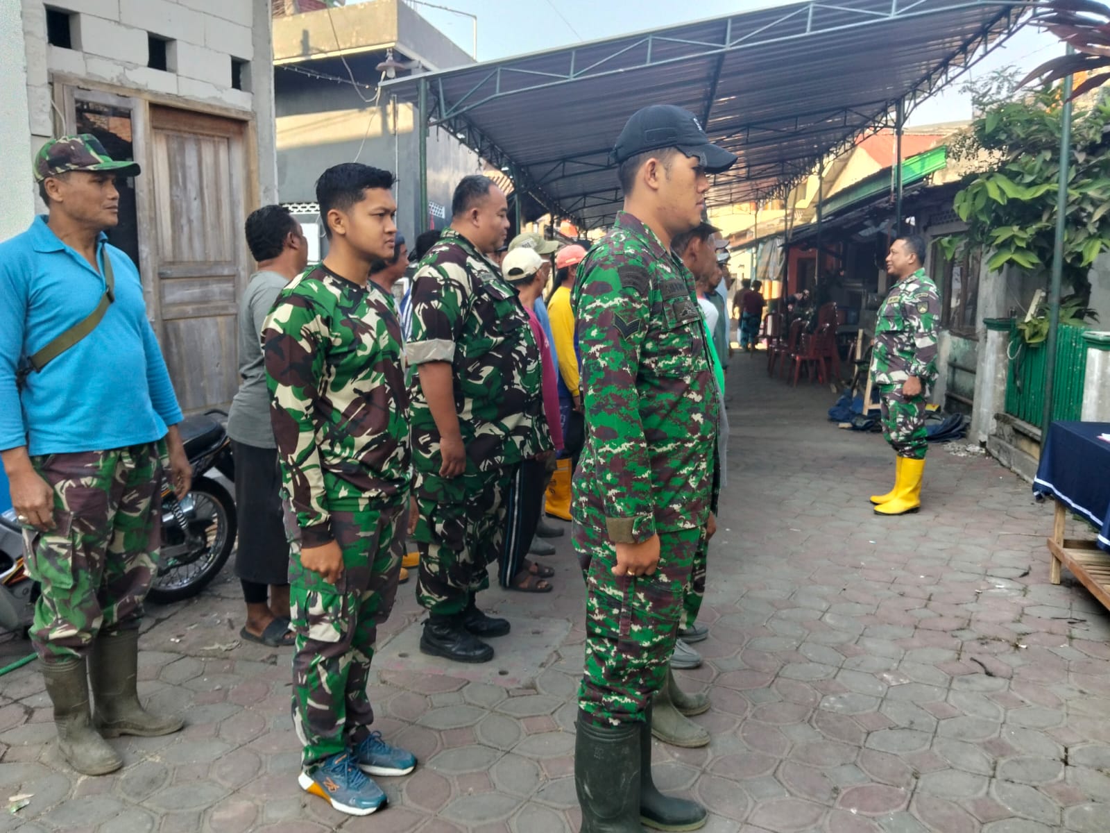 mbminvestigasi.com | Satgas TMMD Sengkuyung Tak Kenal Hari Libur, Bersama Masyarakat dan Ormas Terus Genjot Kerjakan Pengecoran