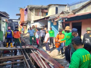 mbminvestigasi.com | Satgas TMMD Sengkuyung Tak Kenal Hari Libur, Bersama Masyarakat dan Ormas Terus Genjot Kerjakan Pengecoran
