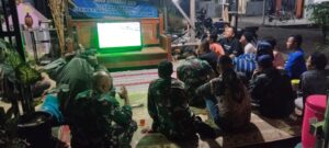 mbminvestigasi.com | Anggota TNI Kodim 0725/Sragen Bersama Masyarakat Nobar Piala Dunia