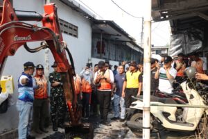 mbminvestigasi.com | Sinergi Tiga Pilar dan Pemda, Grebek Lumpur di Kapuk Wujud Nyata Kepedulian untuk Lingkungan