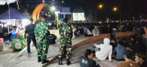 mbminvestigasi.com | Anggota TNI Kodim 0725/Sragen Bersama Masyarakat Nobar Piala Dunia di jajaran kodim 0725/Sragen