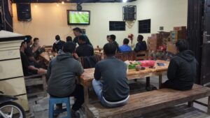 mbminvestigasi.com | Anggota TNI Kodim 0725/Sragen Bersama Masyarakat Nobar Piala Dunia di jajaran kodim 0725/Sragen