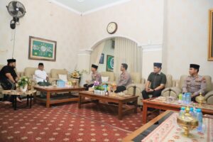 mbminvestigasi.com | Jelang Pindah Tugas ke Mabes Polri, Kapolres Kediri Kota Silaturahmi dengan Gus War di Ponpes Al Amien