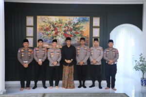 mbminvestigasi.com | Kapolres Kediri Kota Silaturahmi ke Ponpes Al Falah Ploso, Perkuat Sinergi dengan Ulama Jelang Tugas Baru