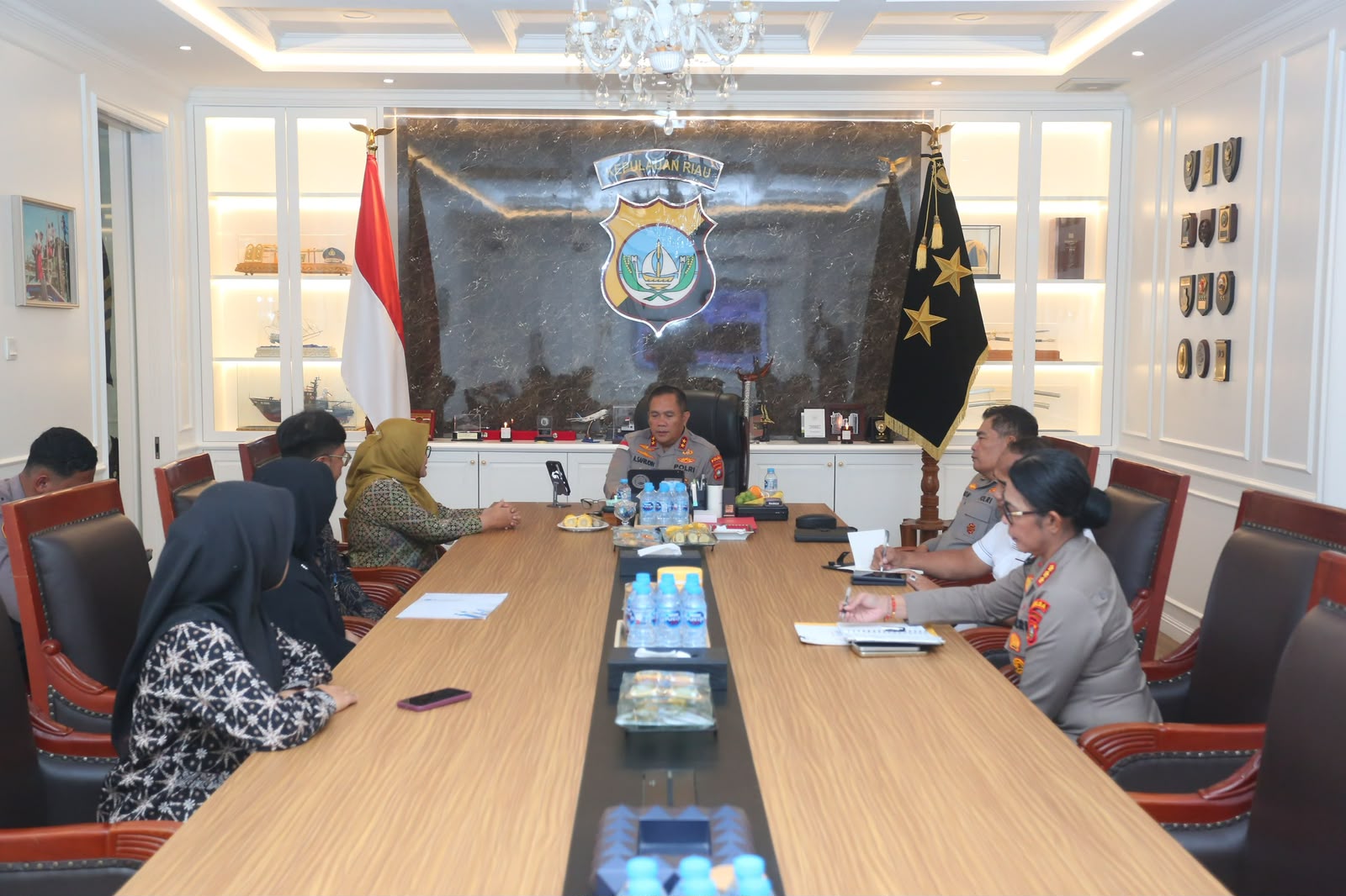mbminvestigasi.com | AUDIENSI DENGAN KEPALA KANTOR BAHASA PROVINSI KEPRI, KAPOLDA KEPRI PERKUAT SINERGI DALAM PENINGKATAN LITERASI BAHASA