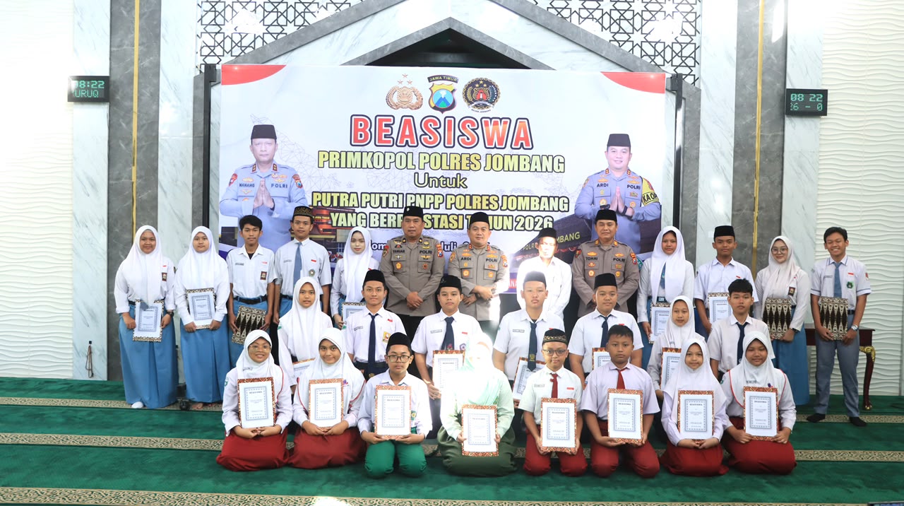 mbminvestigasi.com | Kapolres Jombang Serahkan Beasiswa kepada Putra-Putri Pegawai Negeri Pada Polri Berprestasi