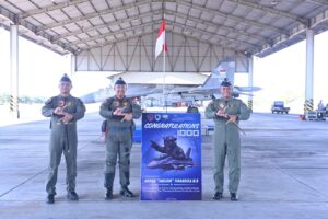 mbminvestigasi.com | Tiga Penerbang Skadron Udara 11 Torehkan Prestasi Gemilang, Raih 1.000 Jam Terbang dan Terbang Solo Sukhoi Su-27/30