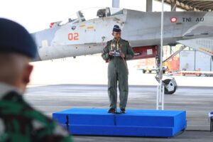 mbminvestigasi.com | Tiga Penerbang Skadron Udara 11 Torehkan Prestasi Gemilang, Raih 1.000 Jam Terbang dan Terbang Solo Sukhoi Su-27/30