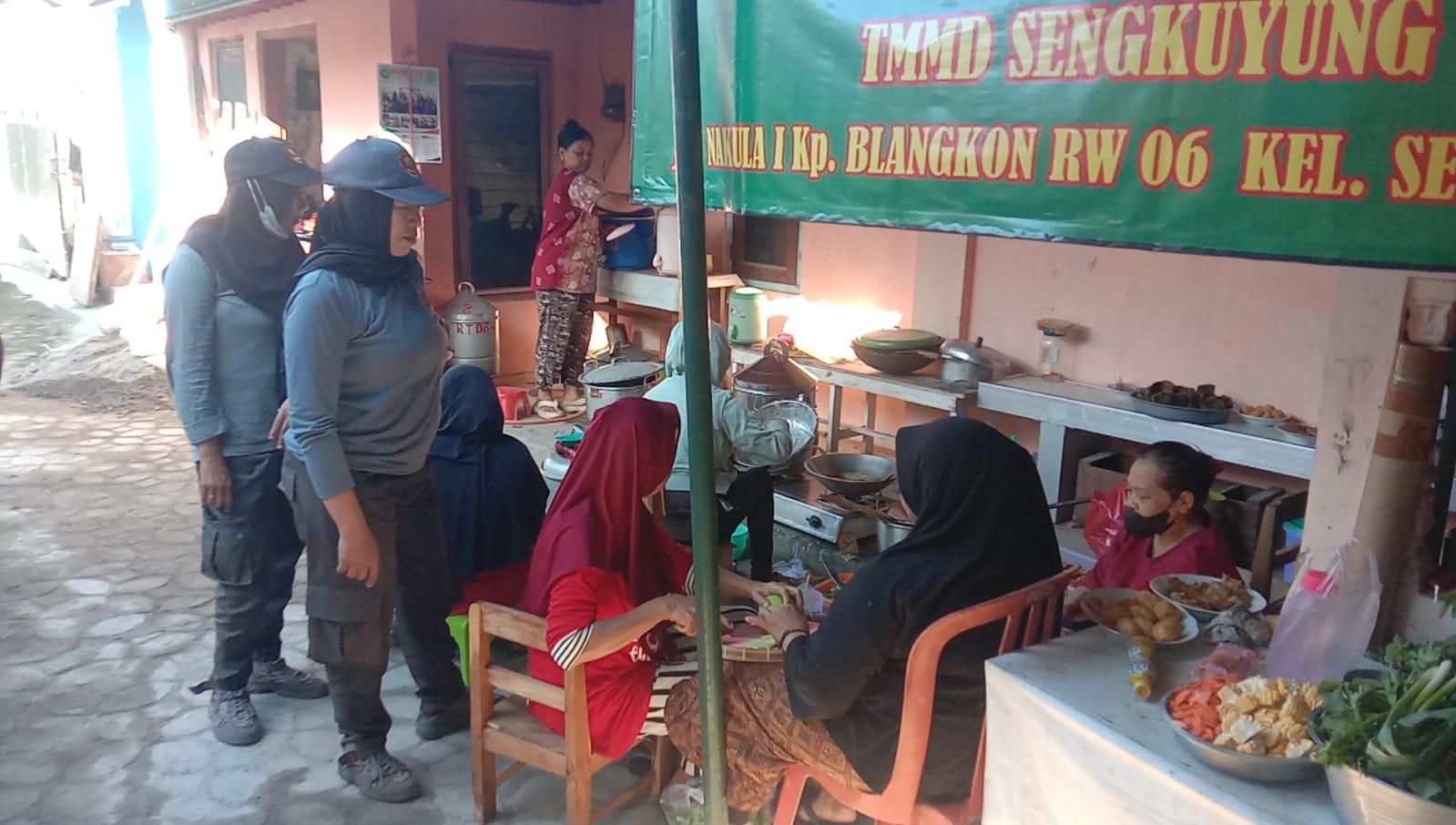 mbminvestigasi.com | Aksi Nyata Semangat Memasak Para Ibu-ibu, Warnai TMMD Sengkuyung Tahap III TA 2026 Kodim 0735 Surakarta