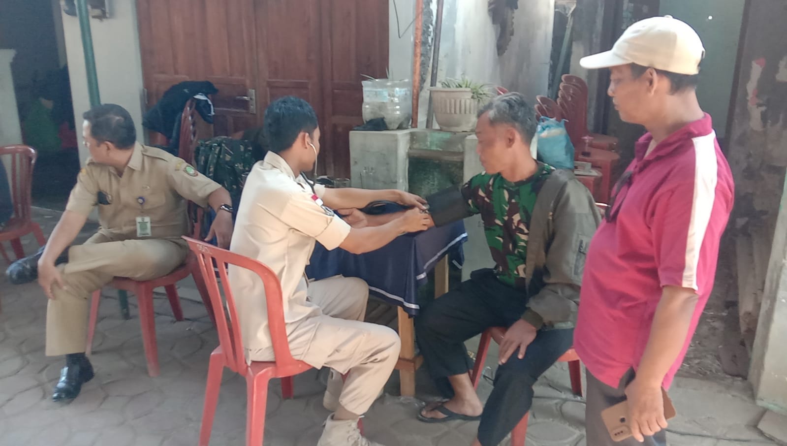 mbminvestigasi.com | Satgas Kesehatan Lapangan, Jaga Kesehatan Satgas TMMD Sengkuyung Tahap III TA. 2026 dan Warga Masyarakat
