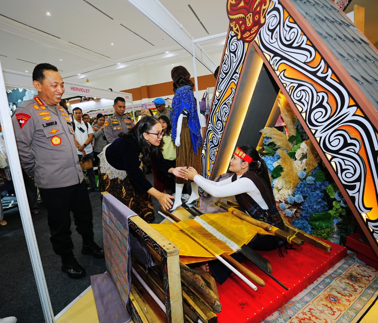 mbminvestigasi.com | Kapolri Bersama Ketua Umum Bhayangkari Tinjau Bazar Kreasi Bhayangkari Nusantara 2026