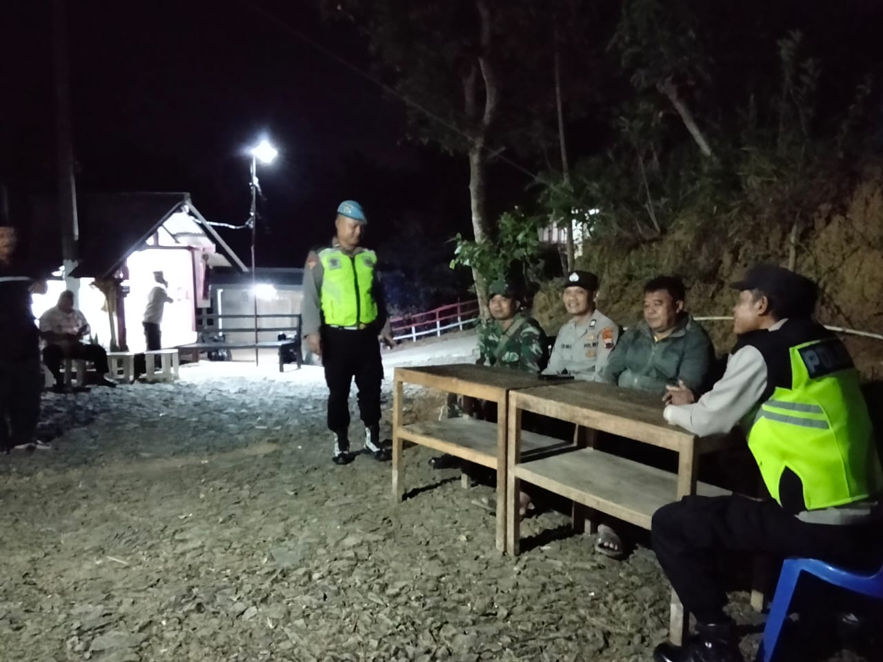 mbminvestigasi.com | Patroli TNI-Polri, Wujud Sinergi Menjaga Keamanan dan Ketertiban Masyarakat Karangtengah