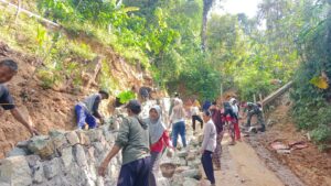 mbminvestigasi.com | Ras Terkuat Dimuka Bumi Turut Berbaur Sukseskan TMMD Di Brenggolo