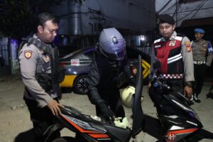 mbminvestigasi.com | Polres Metro Jakbar Perkuat Patroli Dini Hari, Antisipasi Curas, Curat, dan Curanmor di Titik Rawan