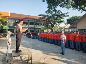 mbminvestigasi.com | Police Go To School: Polres Mojokerto Kota Tanamkan Disiplin dan Kesadaran Kamtibmas Kepada Pelajar