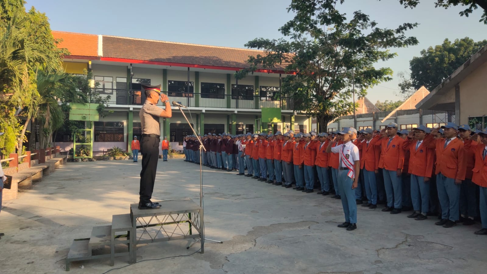 mbminvestigasi.com | Police Go To School: Polres Mojokerto Kota Tanamkan Disiplin dan Kesadaran Kamtibmas Kepada Pelajar