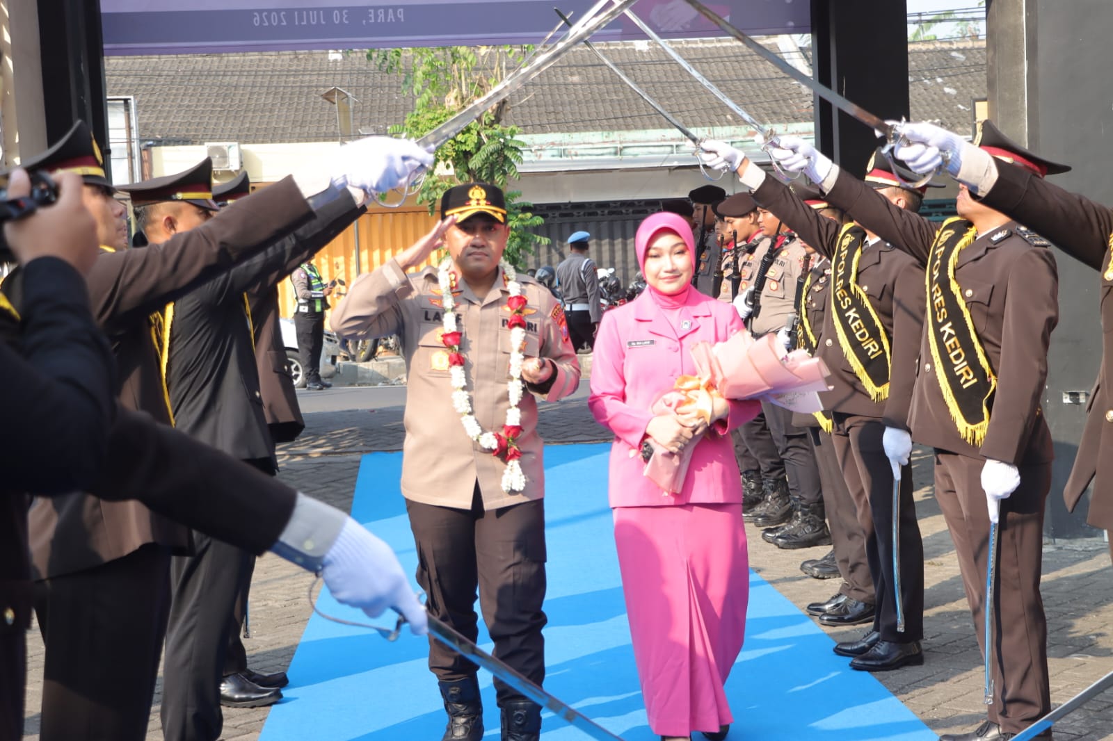 mbminvestigasi.com | AKBP Latif Resmi Pimpin Polres Kediri, Siap Lanjutkan Fondasi Prestasi mbminvestigasi.com | AKBP Latif Resmi Pimpin Polres Kediri, Siap Lanjutkan Fondasi Prestasi