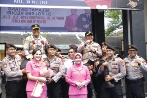 mbminvestigasi.com | AKBP Latif Resmi Pimpin Polres Kediri, Siap Lanjutkan Fondasi Prestasi mbminvestigasi.com | AKBP Latif Resmi Pimpin Polres Kediri, Siap Lanjutkan Fondasi Prestasi