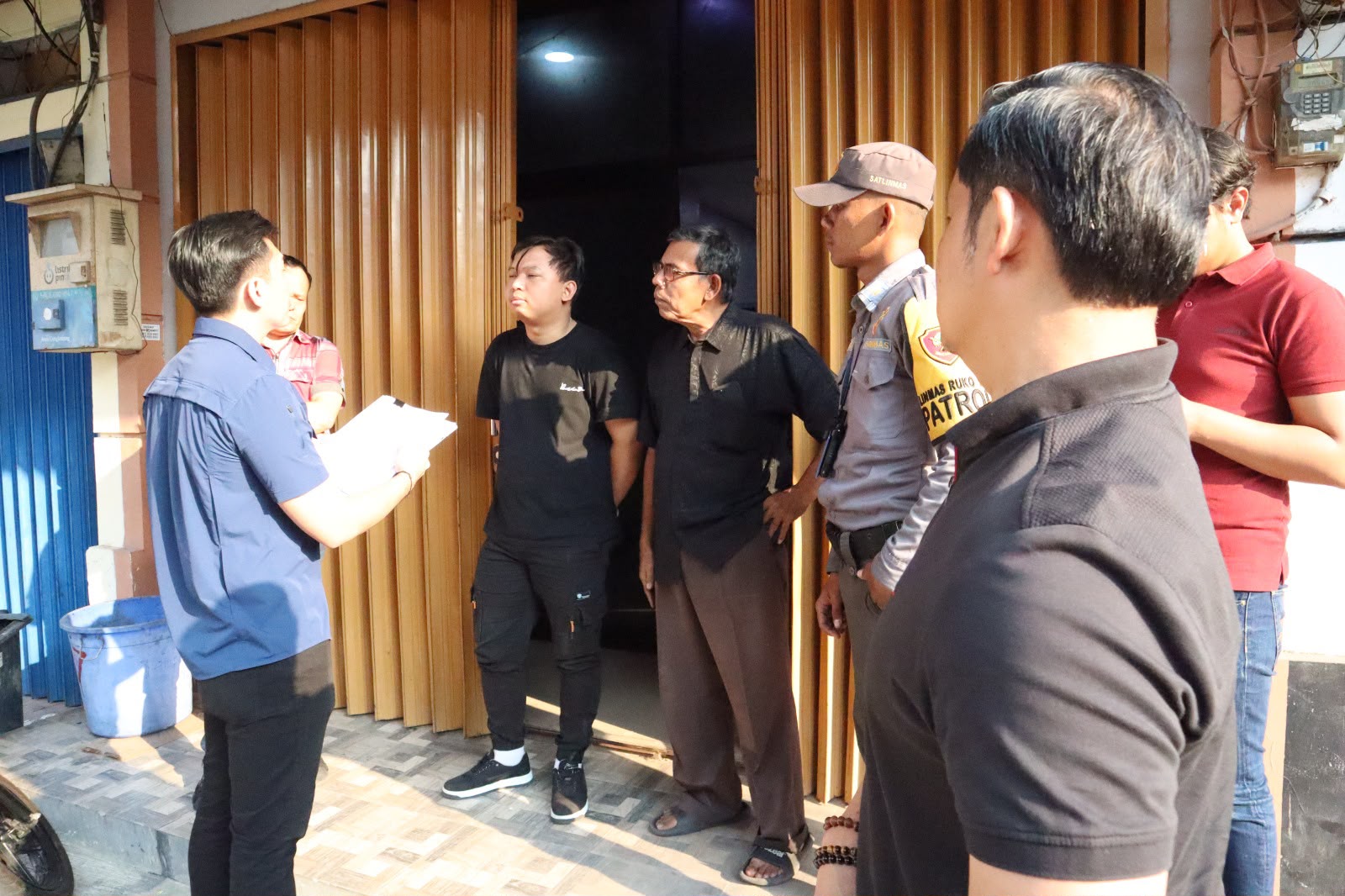 mbminvestigasi.com | Tindak Lanjuti Aduan Masyarakat, Satreskrim Polres Jakbar Pastikan Tak Ada Gudang Handphone Rekondisi Ilegal di ruko 1000