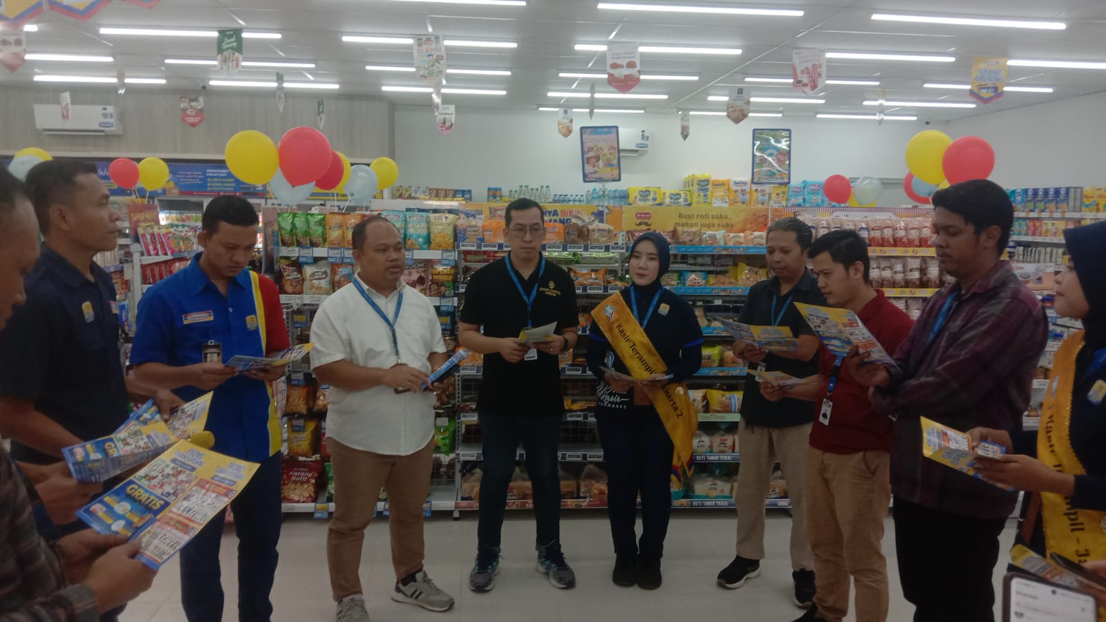 mbminvestigasi.com | Grand Opening Indomaret di Jalan Raya Sungai Bambu, Gelar Promo Spesial untuk Warga mbminvestigasi.com | Grand Opening Indomaret di Jalan Raya Sungai Bambu, Gelar Promo Spesial untuk Warga