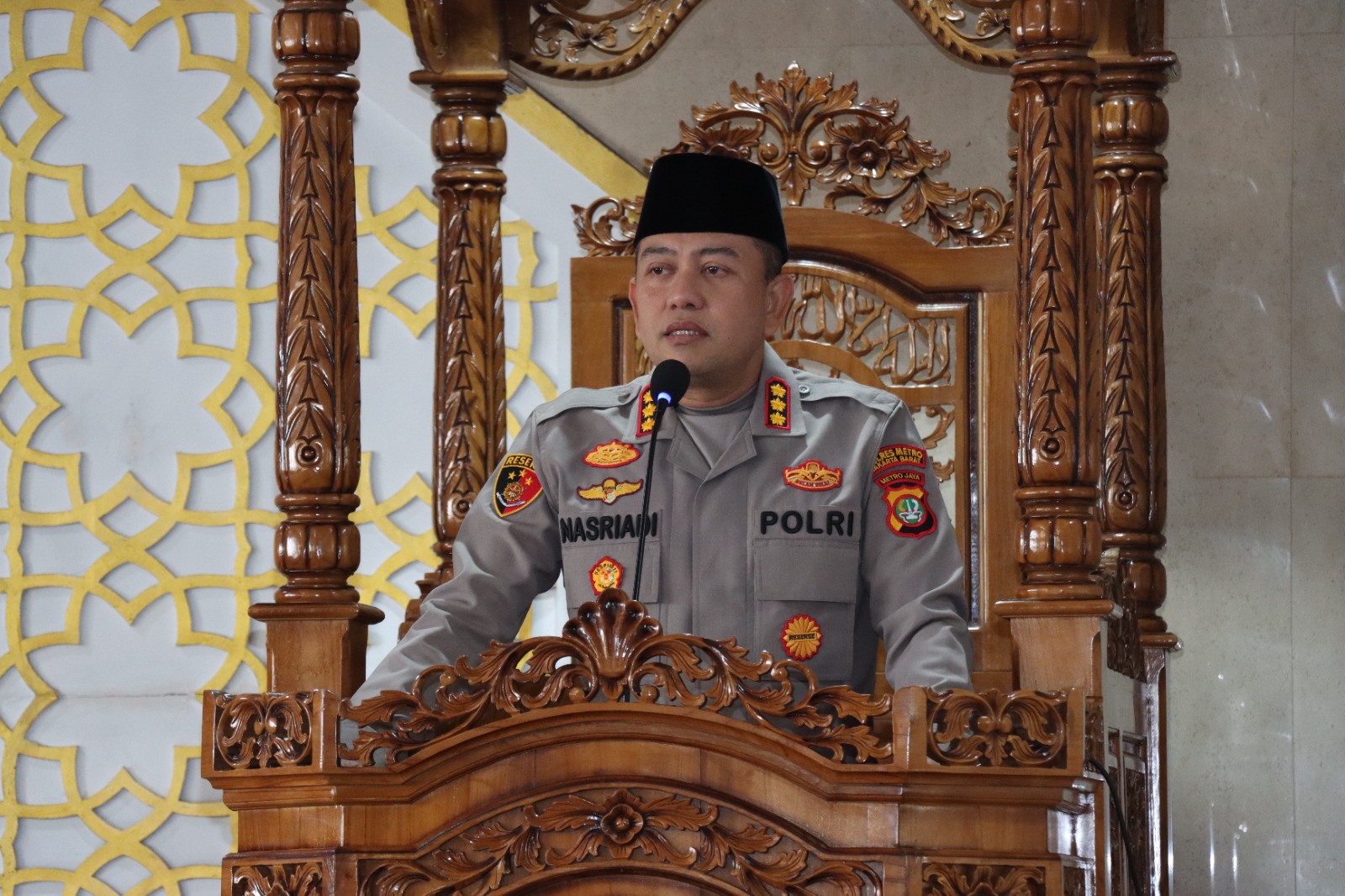mbminvestigasi.com | Mengawali Pengabdian dengan Doa dan Dakwah, Kapolres Metro Jakarta Barat Jadi Khotib Salat Jumat mbminvestigasi.com | Mengawali Pengabdian dengan Doa dan Dakwah, Kapolres Metro Jakarta Barat Jadi Khotib Salat Jumat