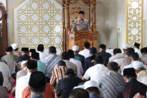 mbminvestigasi.com | Mengawali Pengabdian dengan Doa dan Dakwah, Kapolres Metro Jakarta Barat Jadi Khotib Salat Jumat mbminvestigasi.com | Mengawali Pengabdian dengan Doa dan Dakwah, Kapolres Metro Jakarta Barat Jadi Khotib Salat Jumat