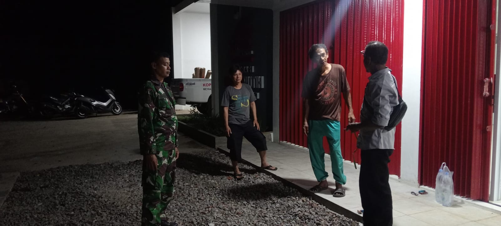 mbminvestigasi.com | Patroli Malam Selogiri: TNI Cek KDKMP dan Titik Keramaian, Pastikan Wilayah Tetap Aman