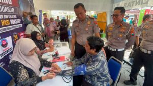 mbminvestigasi.com | Sambut Hari Kemerdekaan RI ke - 81 Polresta Sidoarjo Hadirkan Layanan SIM Keliling 24 Jam Selama 17 Hari Non Stop mbminvestigasi.com | Sambut Hari Kemerdekaan RI ke - 81 Polresta Sidoarjo Hadirkan Layanan SIM Keliling 24 Jam Selama 17 Hari Non Stop
